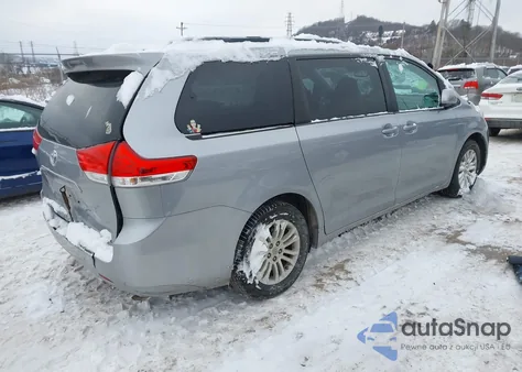 2012 Toyota Sienna Xle V6 8 Passenger z USA, uszkodzony, nr VIN 5TDYK3DC4CS245890